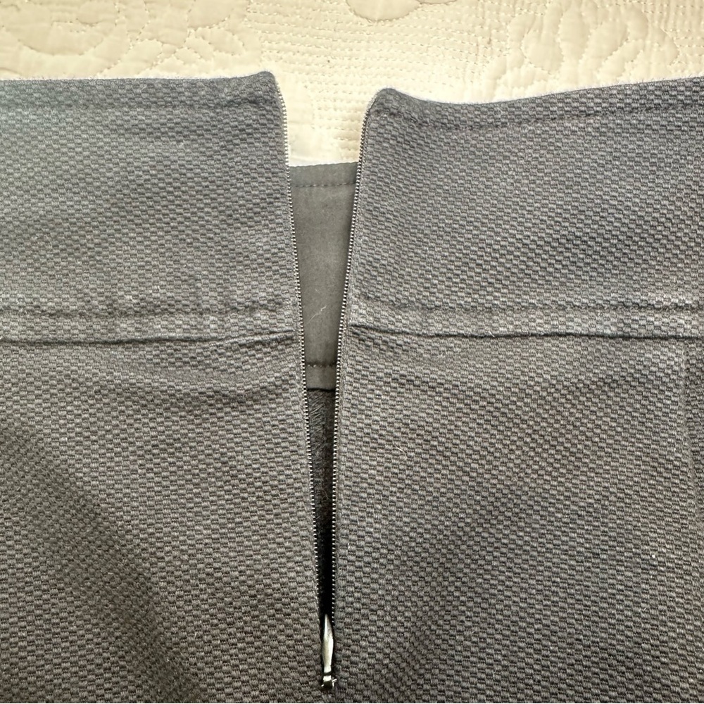 Boston Proper Black Mini Skirt. Size: 4. - Picture 7 of 9